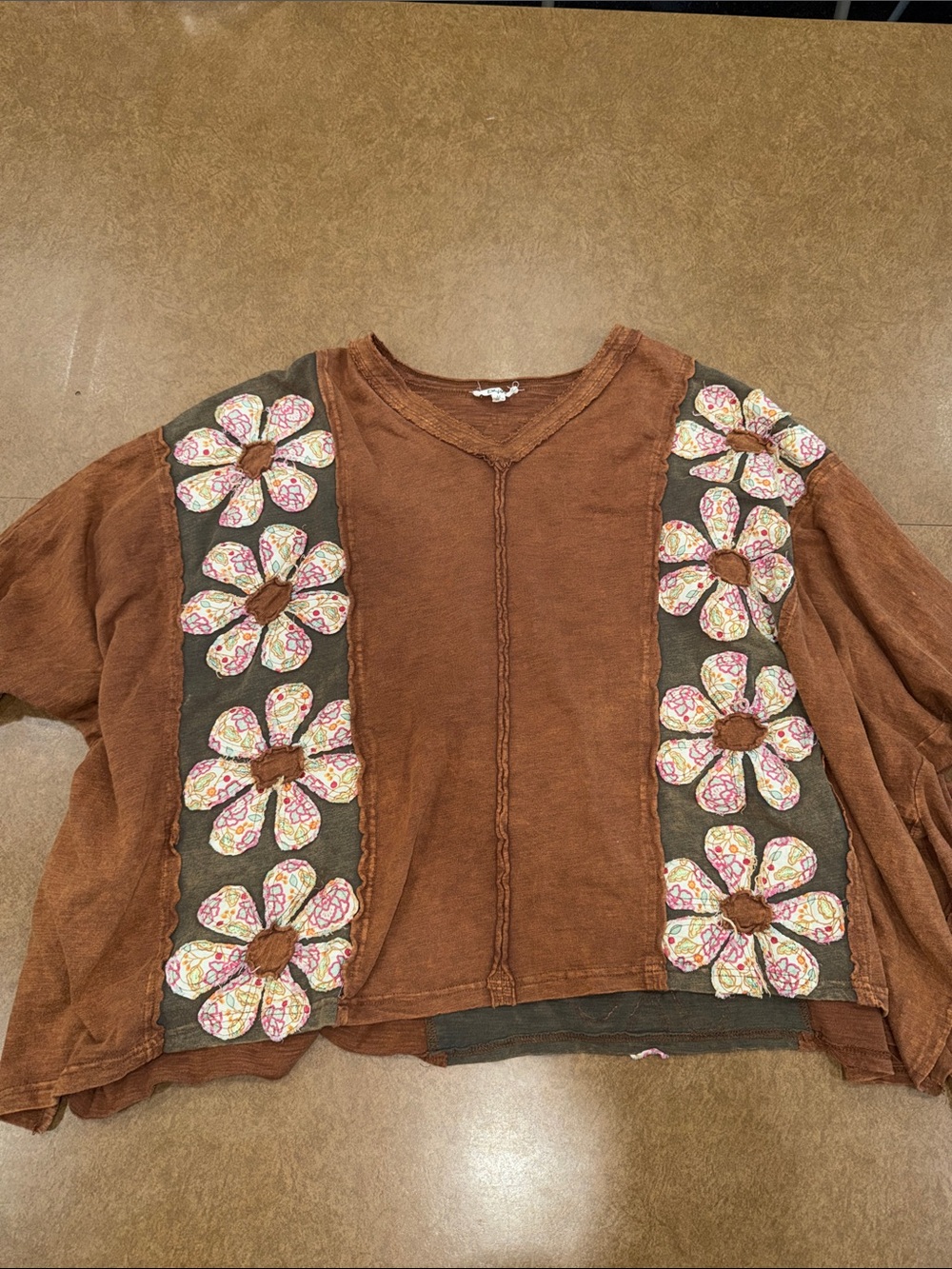 Blue Velvet Women's•OVERSIZED• Rust Floral Appliqué Short Sleeve Top 100% Cotton - Picture 1 of 10